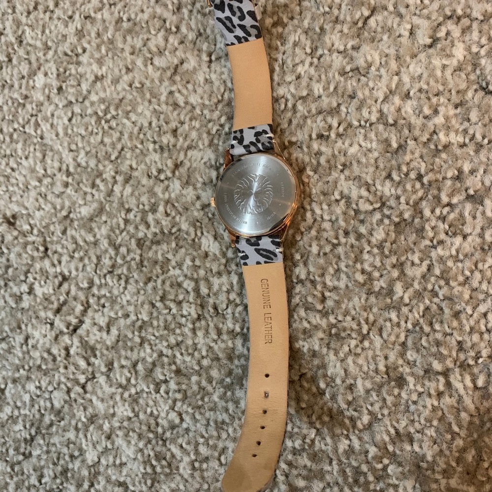 watch - Picture 2 of 2